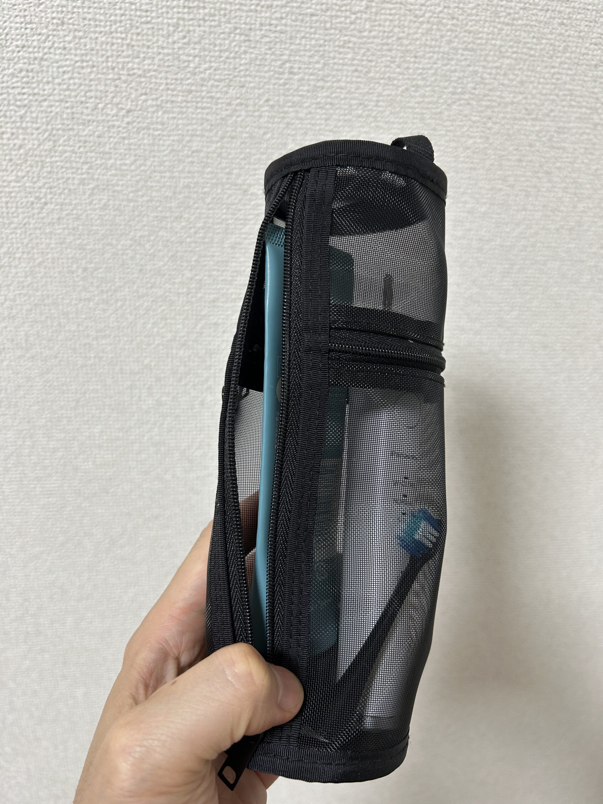 歯磨き粉や整髪料も一緒に収納