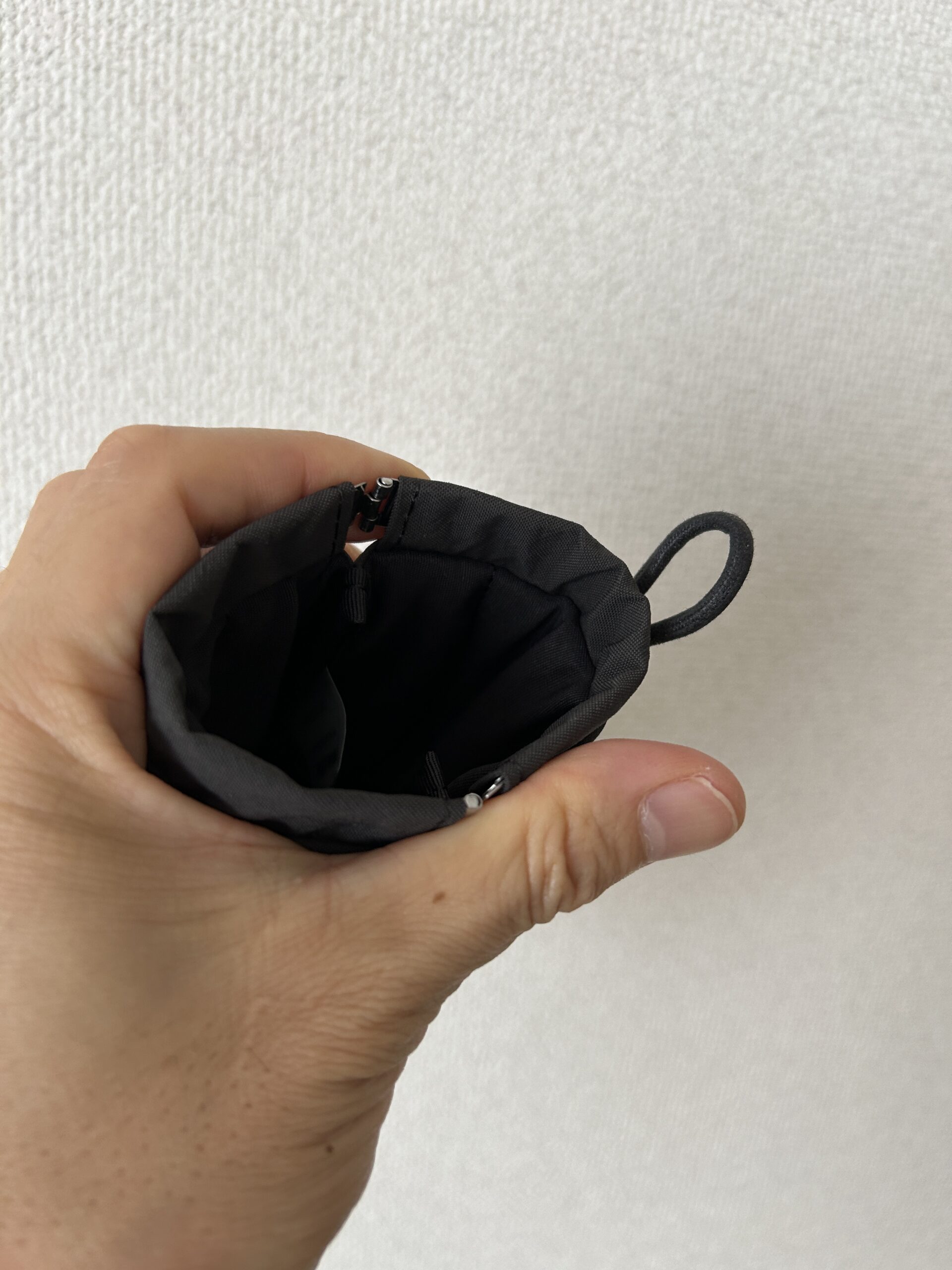 ポーチの開閉の様子